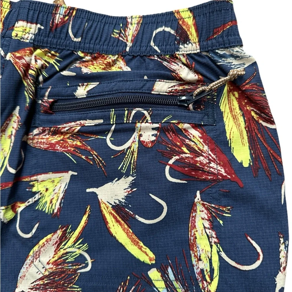 The North Face Men’s Athletic Shorts Size Medium Fishing Lure‎ Logo Shorts